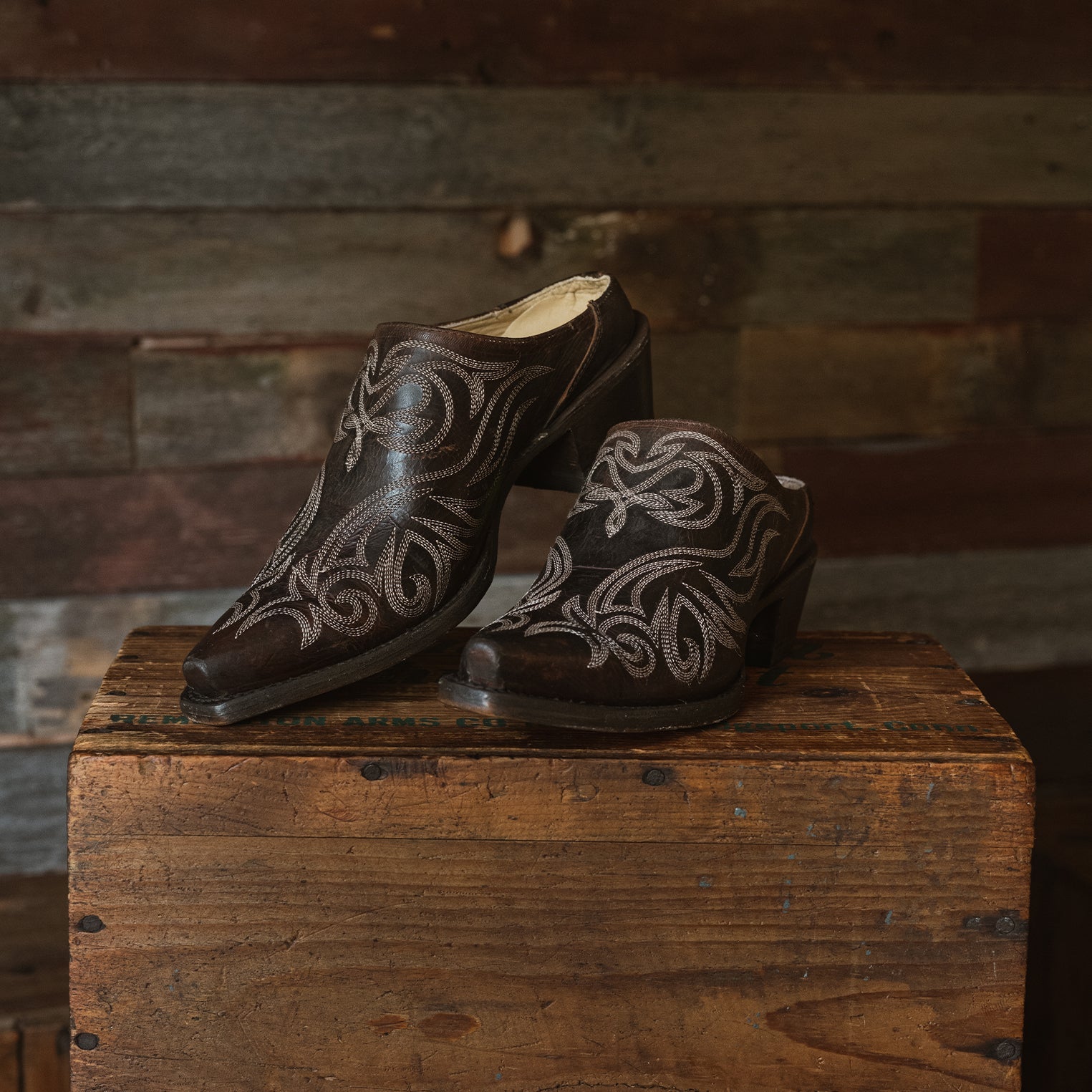 Adley Vintage Finished Leather Mules Brown | Stetson