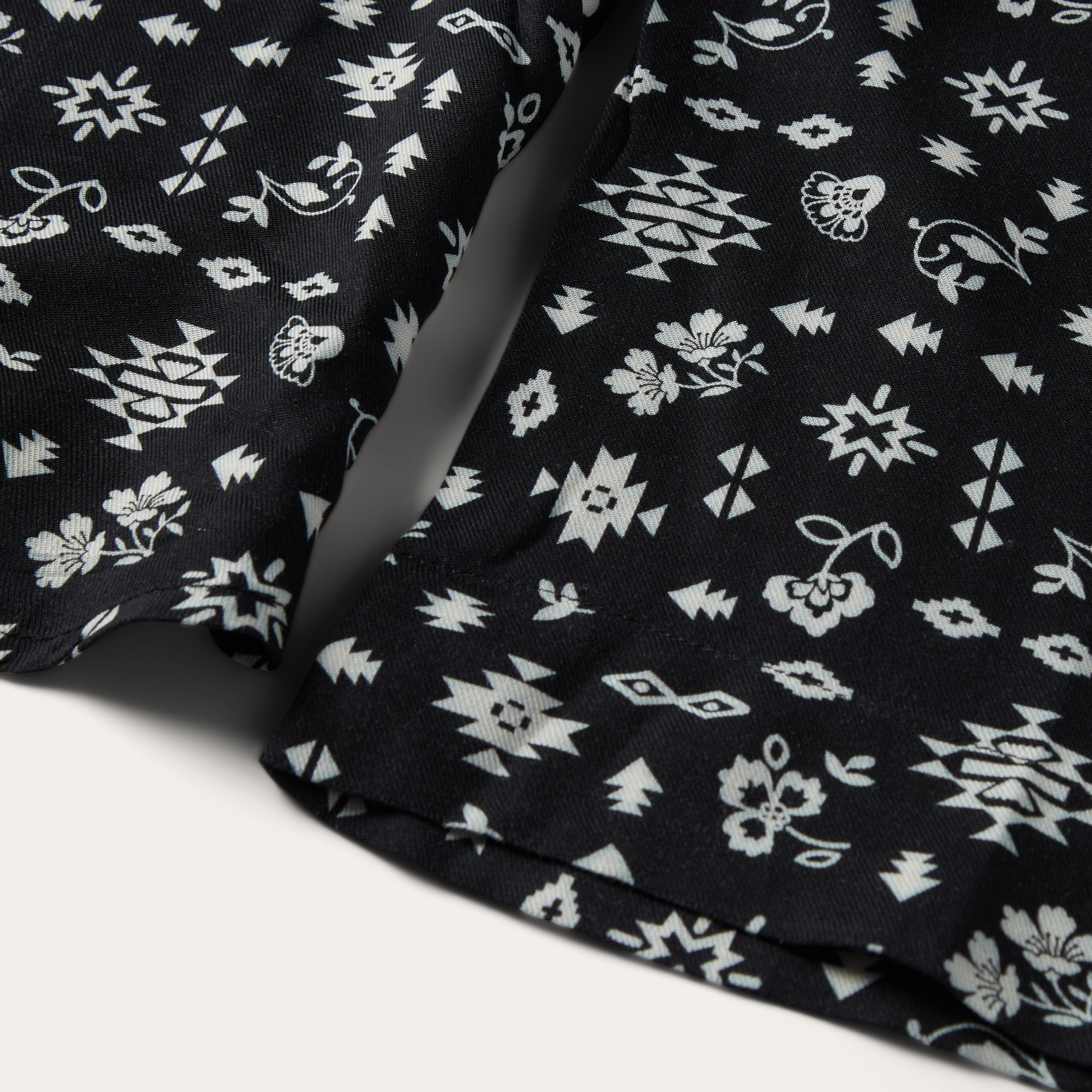 Southwestern Ditzy Print Blouse Black | Stetson Women